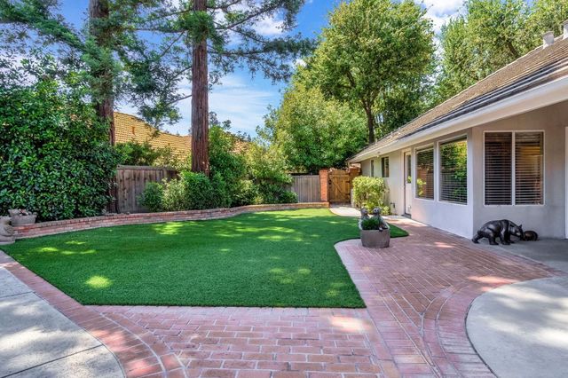 9452 N Madison Ridge Road, Fresno, CA 93720