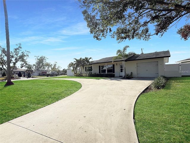 8802 109TH LANE, Seminole, FL 33772