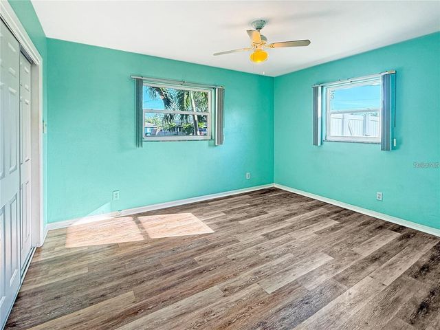 8802 109TH LANE, Seminole, FL 33772