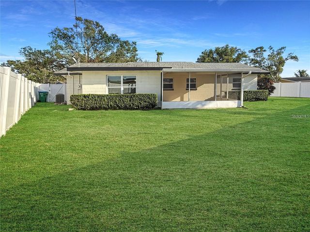 8802 109TH LANE, Seminole, FL 33772