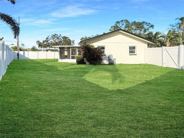 8802 109TH LANE, Seminole, FL 33772