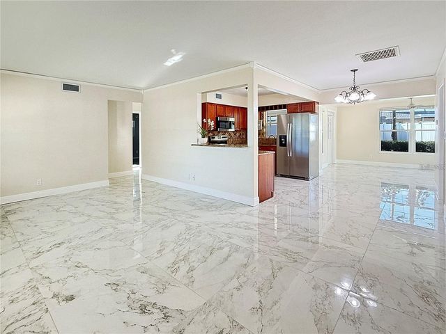 8802 109TH LANE, Seminole, FL 33772