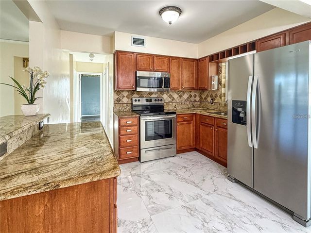 8802 109TH LANE, Seminole, FL 33772