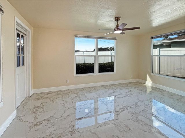 8802 109TH LANE, Seminole, FL 33772