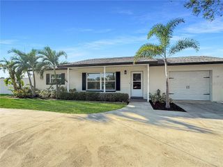 8802 109TH LANE, Seminole, FL 33772