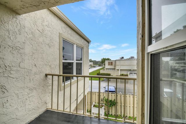 12073 Regal Court, Wellington, FL 33414