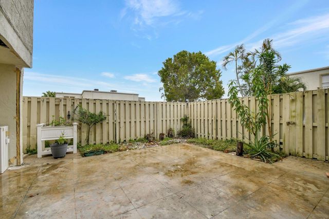 12073 Regal Court, Wellington, FL 33414