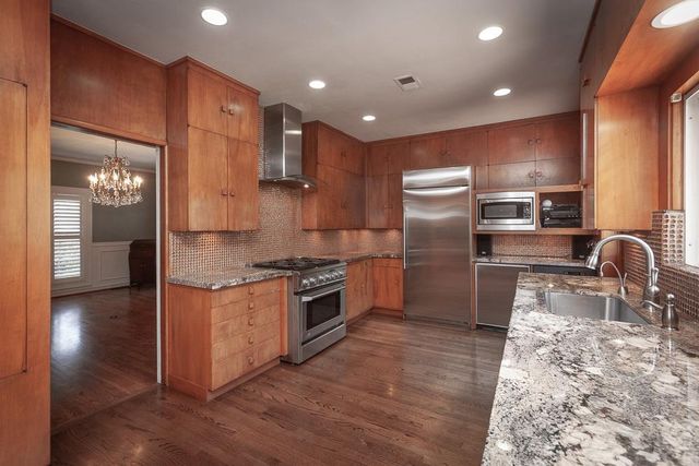 1060 W Monterey Ave, Stockton, CA 95204