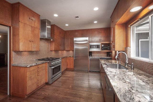 1060 W Monterey Ave, Stockton, CA 95204