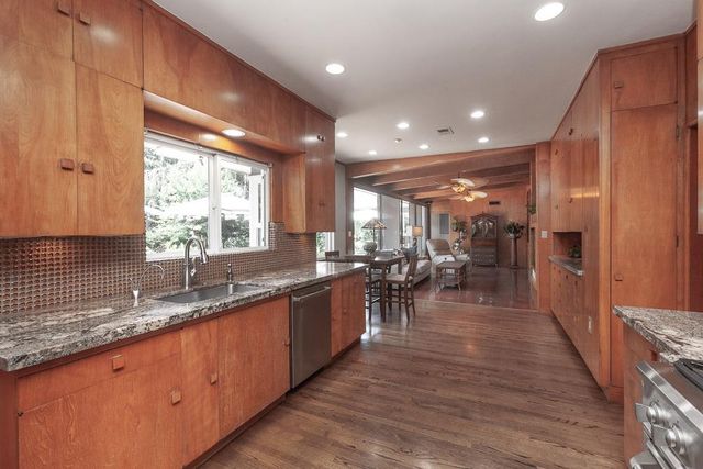 1060 W Monterey Ave, Stockton, CA 95204