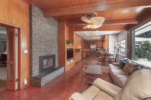 1060 W Monterey Ave, Stockton, CA 95204