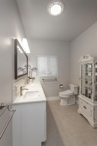 1060 W Monterey Ave, Stockton, CA 95204