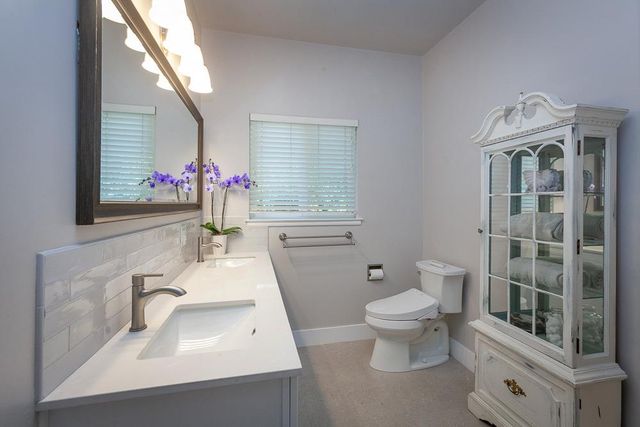 1060 W Monterey Ave, Stockton, CA 95204