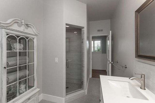 1060 W Monterey Ave, Stockton, CA 95204