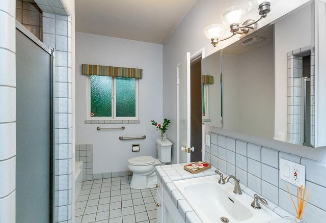 1060 W Monterey Ave, Stockton, CA 95204