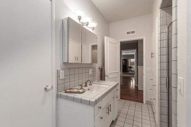 1060 W Monterey Ave, Stockton, CA 95204