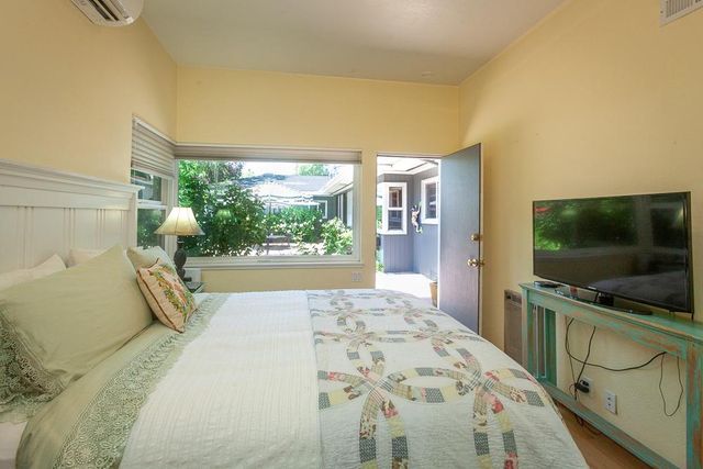 1060 W Monterey Ave, Stockton, CA 95204