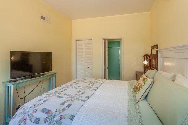 1060 W Monterey Ave, Stockton, CA 95204