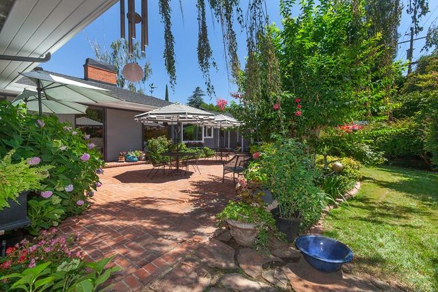 1060 W Monterey Ave, Stockton, CA 95204