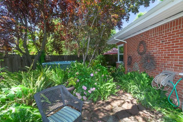 1060 W Monterey Ave, Stockton, CA 95204