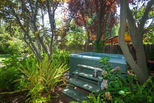 1060 W Monterey Ave, Stockton, CA 95204