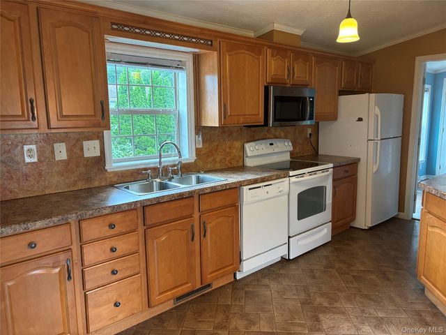 1661 Old Country Road 84, Riverhead, NY 11901