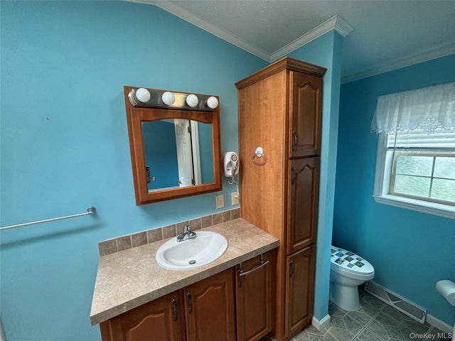 1661 Old Country Road 84, Riverhead, NY 11901