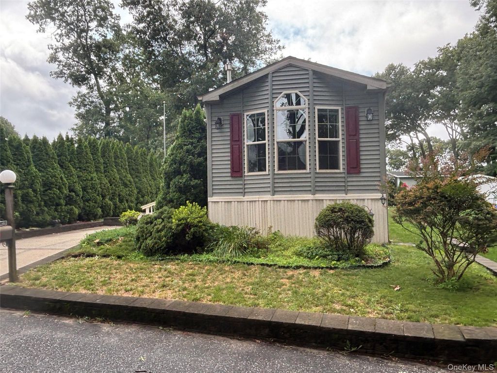 1661 Old Country Road 84, Riverhead, NY 11901