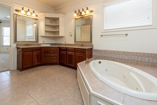 2793 BAYHILL WOODS DR, Collierville, TN 38017