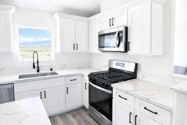 3749 South St, Phelan, CA 92371