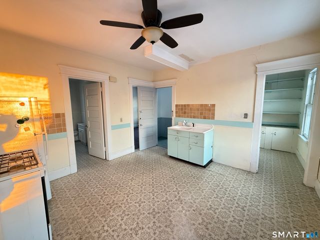 126 Richards Place, West Haven, CT 06516