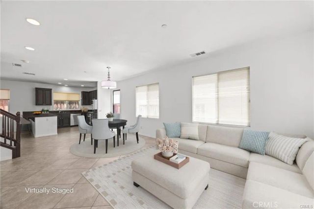 819 Mitchell, Upland, CA 91784
