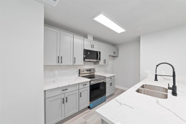 13950 Ashdale Lane, Houston, TX 77083