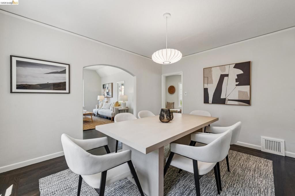 Image 10 of property listing at 575 58th St, Oakland, CA 94609