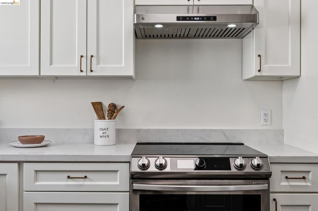 Image 14 of property listing at 575 58th St, Oakland, CA 94609