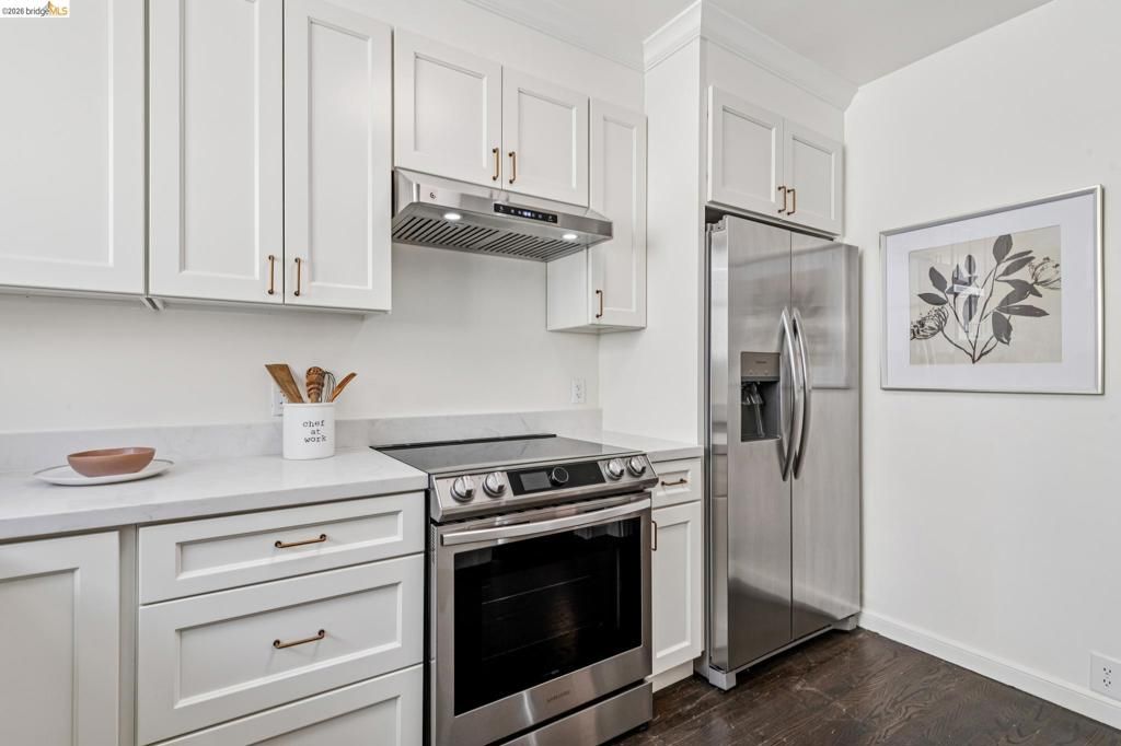 Image 16 of property listing at 575 58th St, Oakland, CA 94609