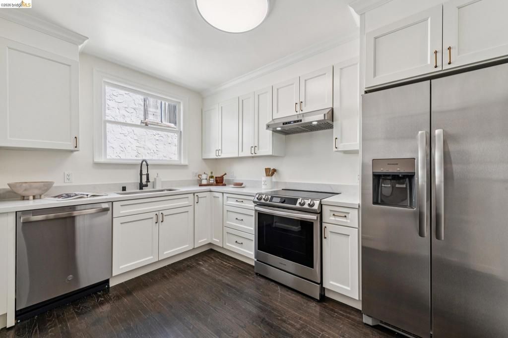 Image 17 of property listing at 575 58th St, Oakland, CA 94609