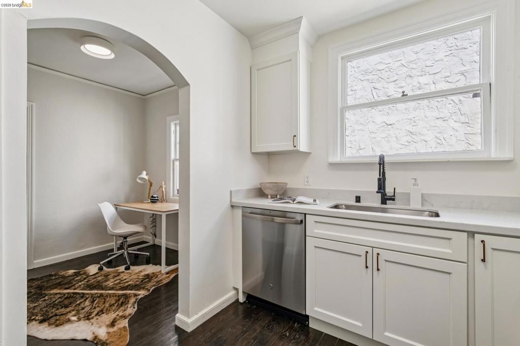 Image 18 of property listing at 575 58th St, Oakland, CA 94609