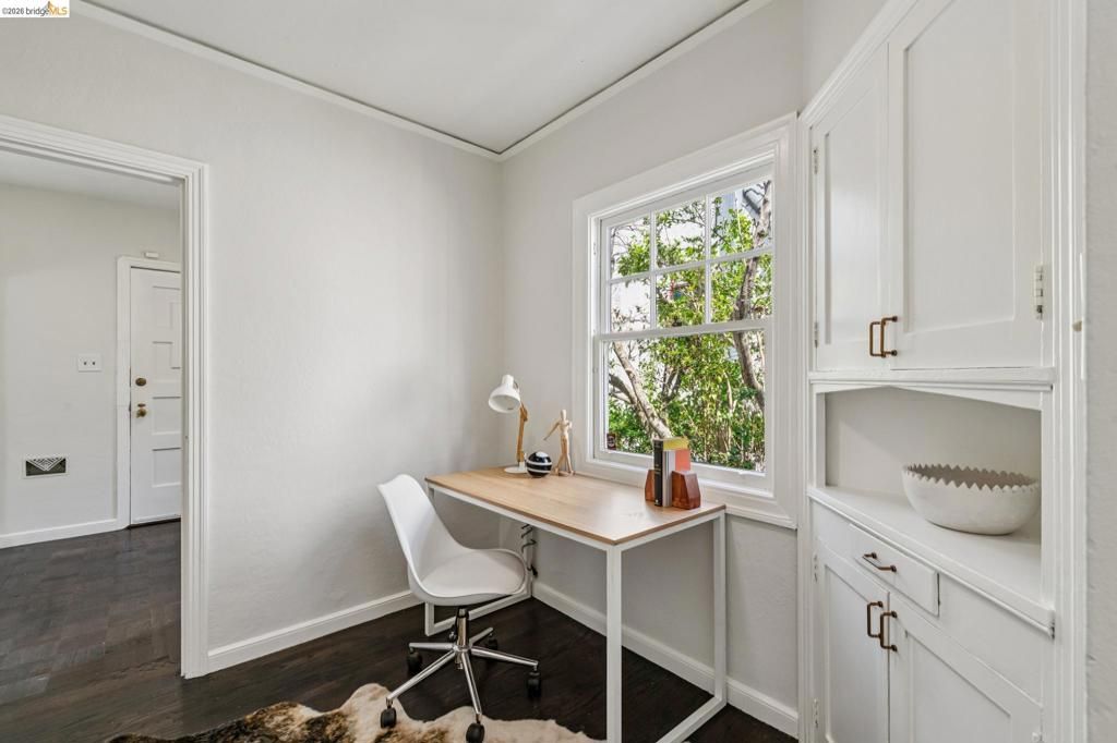 Image 19 of property listing at 575 58th St, Oakland, CA 94609