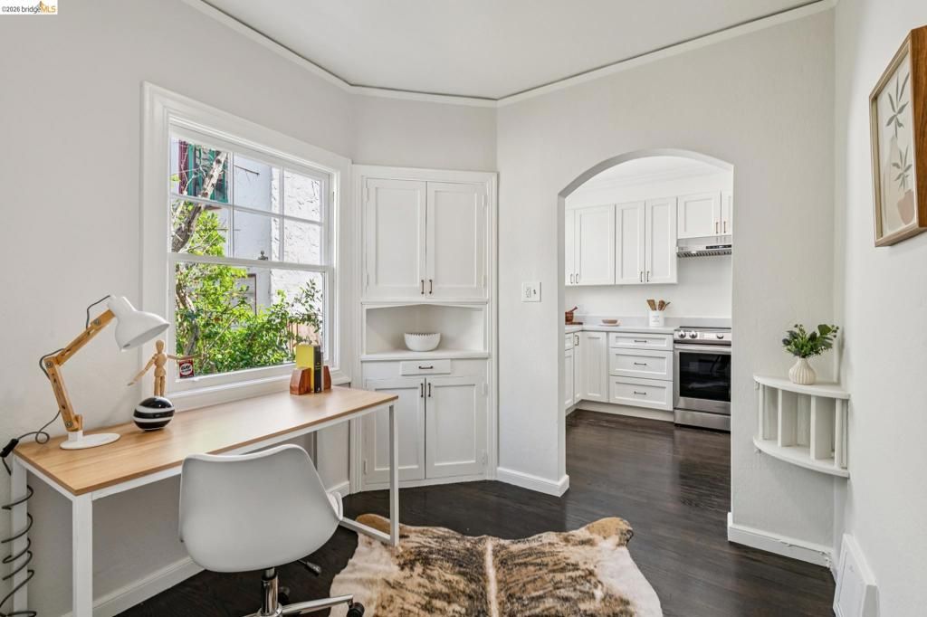 Image 20 of property listing at 575 58th St, Oakland, CA 94609