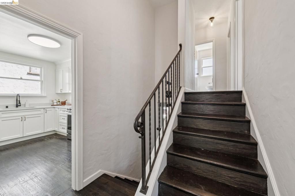 Image 21 of property listing at 575 58th St, Oakland, CA 94609