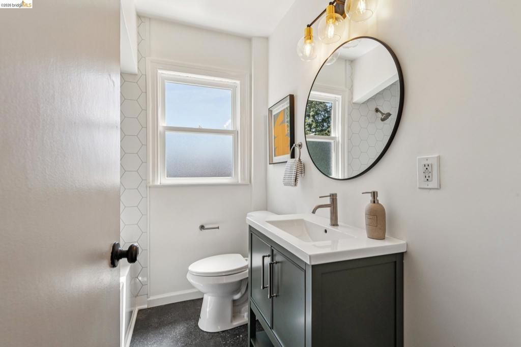 Image 26 of property listing at 575 58th St, Oakland, CA 94609