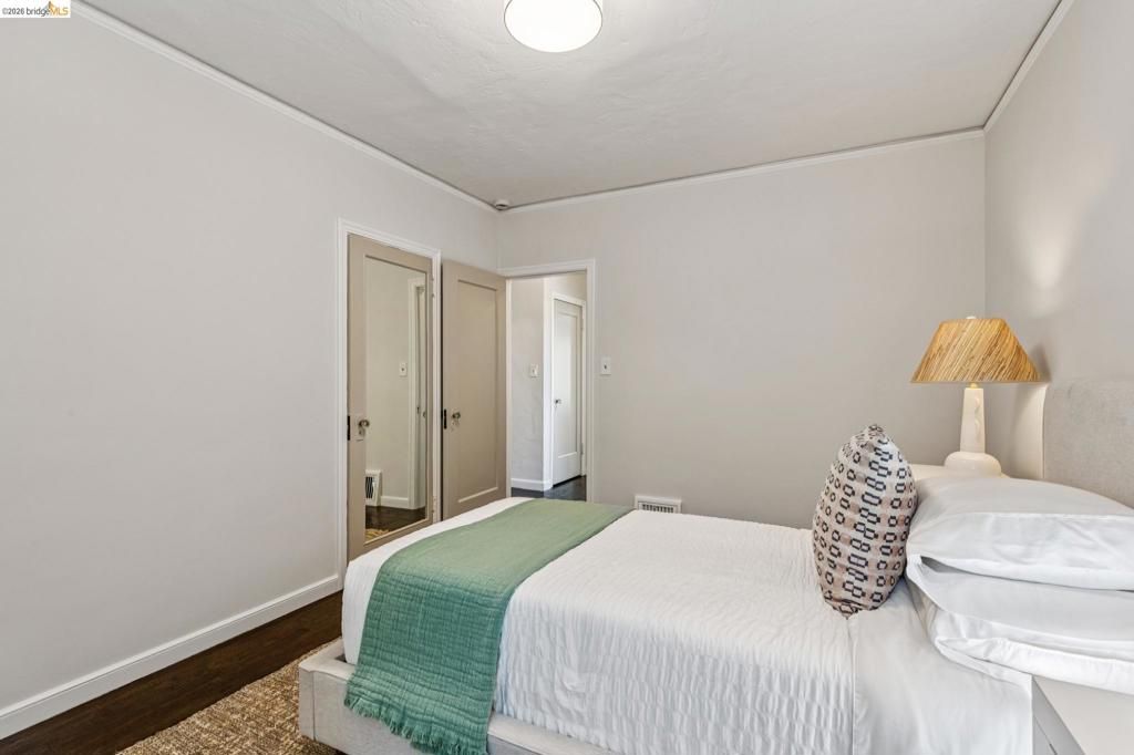 Image 27 of property listing at 575 58th St, Oakland, CA 94609