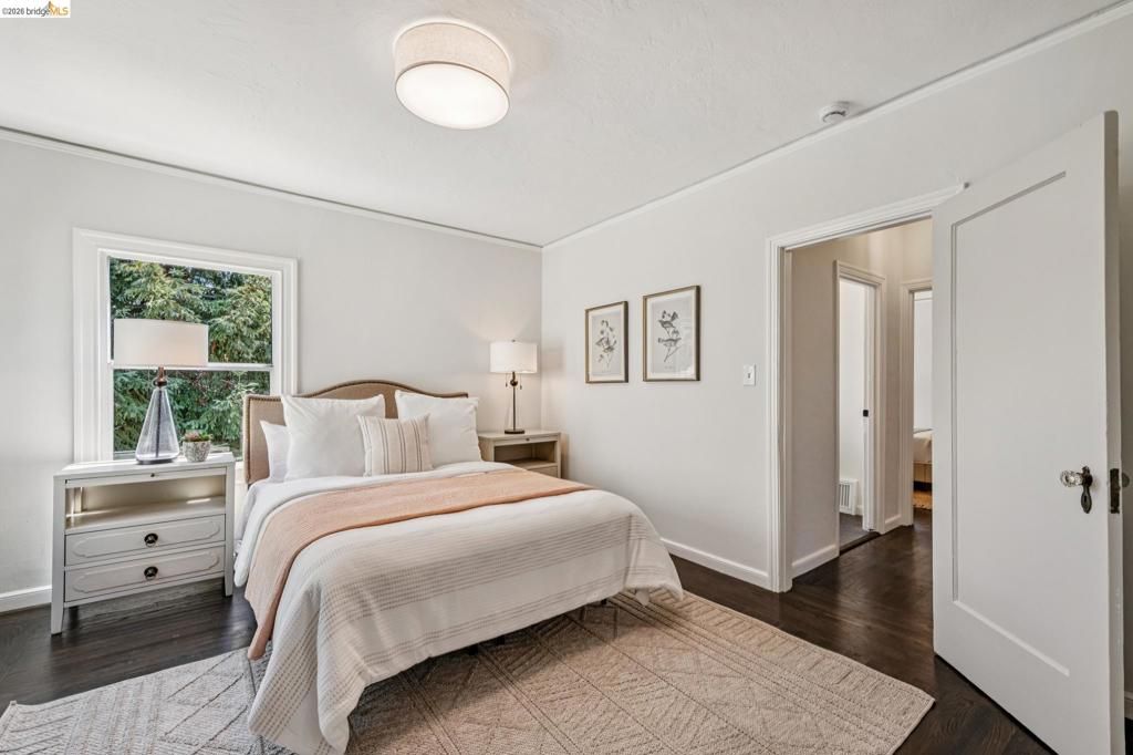 Image 28 of property listing at 575 58th St, Oakland, CA 94609