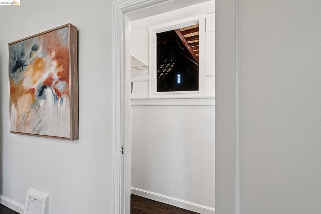 Image 31 of property listing at 575 58th St, Oakland, CA 94609