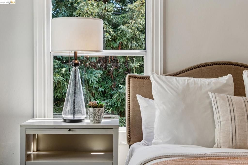 Image 32 of property listing at 575 58th St, Oakland, CA 94609