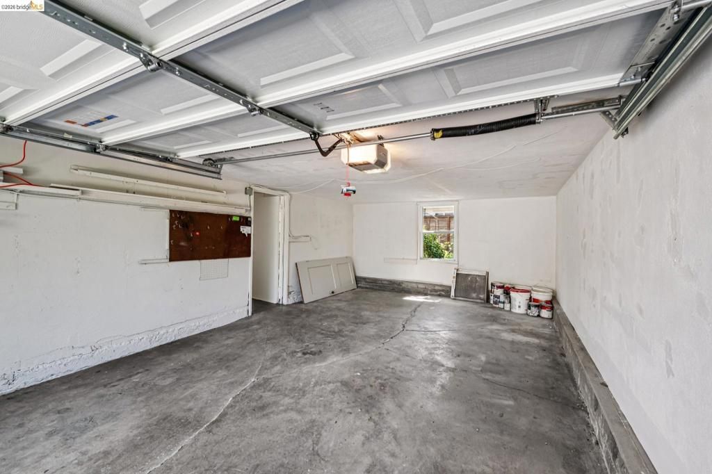 Image 35 of property listing at 575 58th St, Oakland, CA 94609