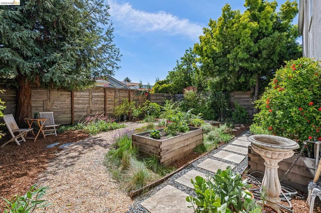 Image 37 of property listing at 575 58th St, Oakland, CA 94609