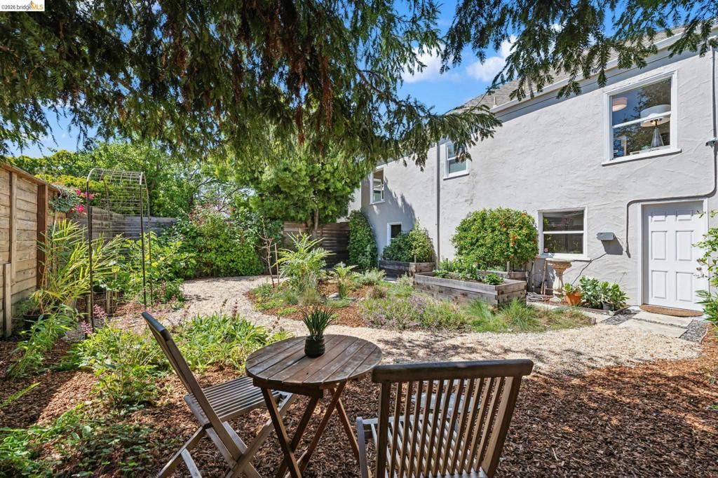 Image 39 of property listing at 575 58th St, Oakland, CA 94609