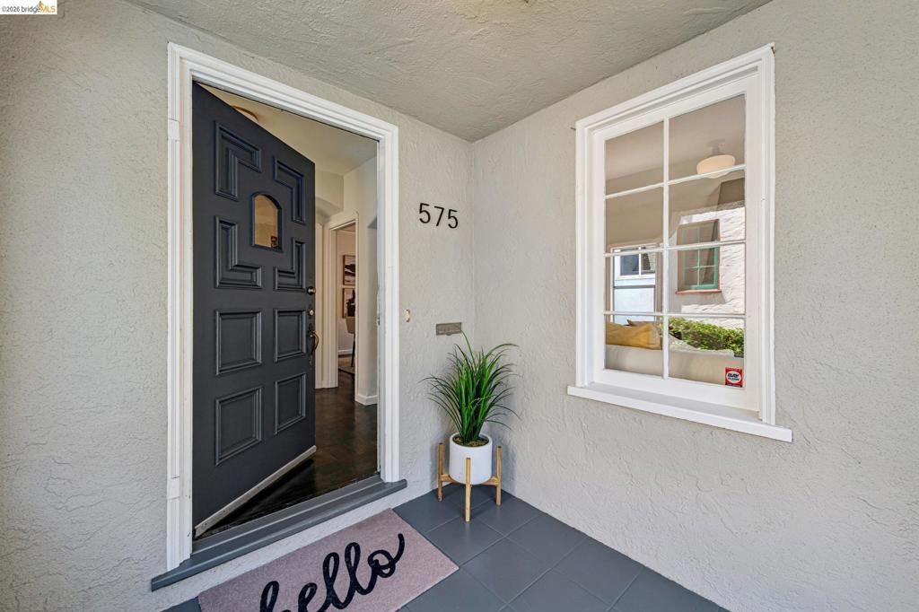 Image 4 of property listing at 575 58th St, Oakland, CA 94609